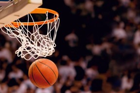 FIFA转播收入-巅峰60分钟，浓眉哥与宁的战术博弈